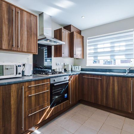 Modern Semi Detached In A Quiet Location, Driveway Parking Villa Ewloe Ngoại thất bức ảnh