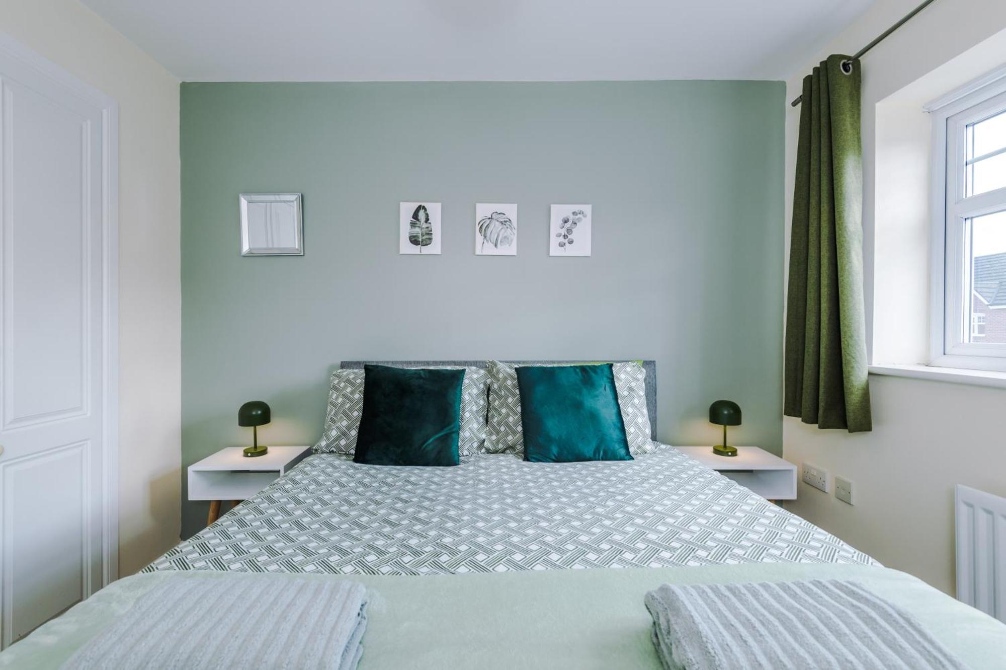 Modern Semi Detached In A Quiet Location, Driveway Parking Villa Ewloe Ngoại thất bức ảnh